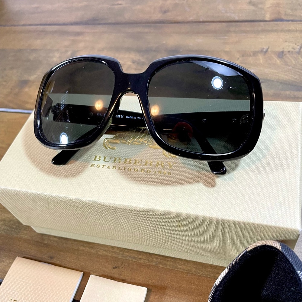 Burberry Sunglasses B 4051